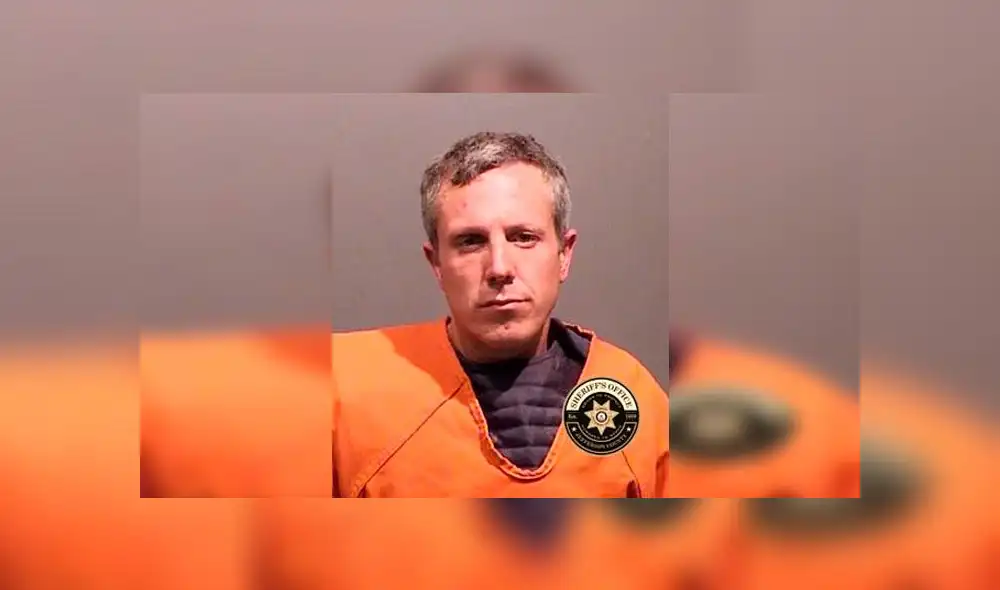 Todd Sheldon, de 36 años, trató de meterse a tres vehículos distintos, sin éxito. Fuente: Departamento del Sheriff del condado Jefferson.