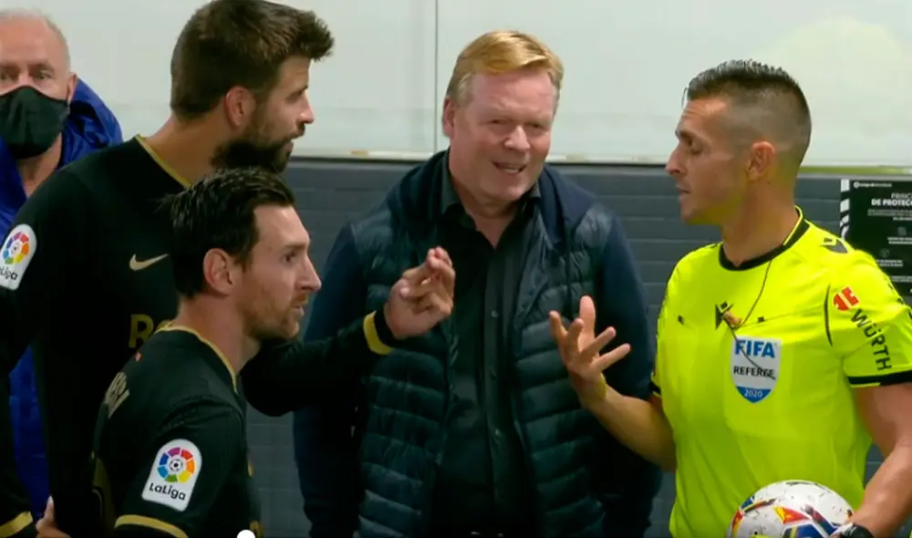 Messi, Koeman y Piqué le pidieron explicaciones al árbitro del Barcelona vs. Celta de Vigo. | Foto: Captura de ESPN