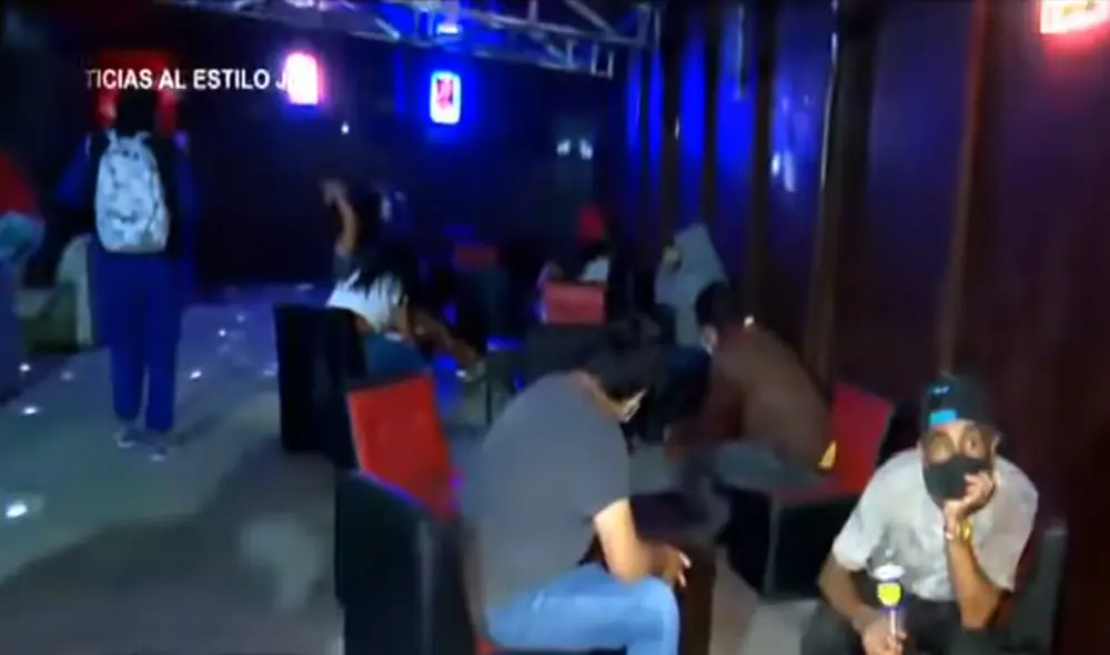 Asistentes llegaban en horas de la tarde y se retiraban antes de que comenzaba el toque de queda. Foto: Captura de ATV Noticias Asistentes llegaban en horas de la tarde y se retiraban antes de que comenzaba el toque de queda. Foto: Captura de ATV Noticias