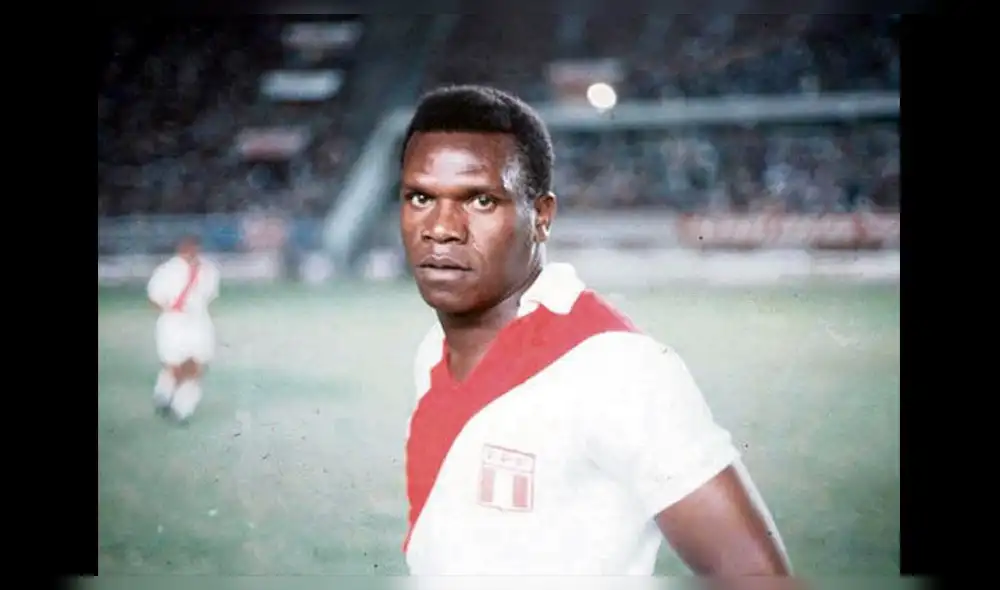 Selección peruana: homenajearon a "Perico" León y las cuatro tribunas lo ovacionaron