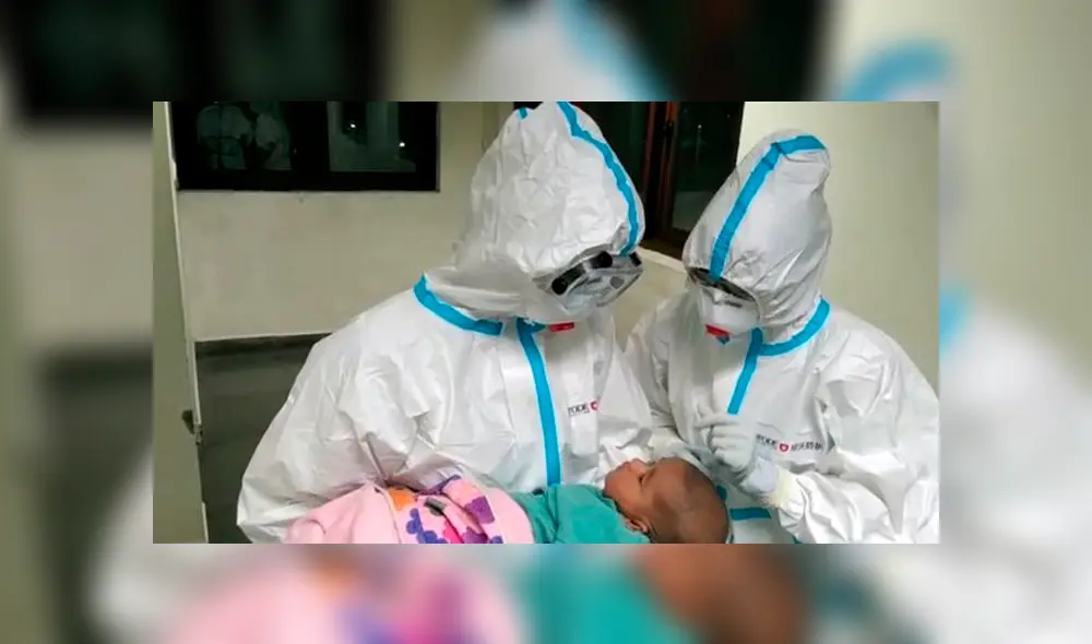 Las enfermeras se turnan para cuidar al bebé de tres meses, luego que su familia se infectara de coronavirus. (Foto: Captura) Las enfermeras se turnan para cuidar al bebé de tres meses, luego que su familia se infectara de coronavirus. (Foto: Captura)