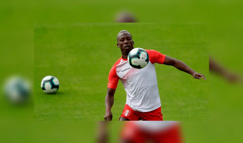 Luis Advíncula forma parte del Rayo Vallecano, equipo que disputará la Segunda División del fútbol español en esta temporada. Luis Advíncula forma parte del Rayo Vallecano, equipo que disputará la Segunda División del fútbol español en esta temporada.