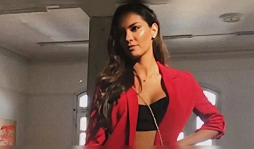 Nicola Porcella recibe a mujer en su cuarto ante rumor de separación de Romina