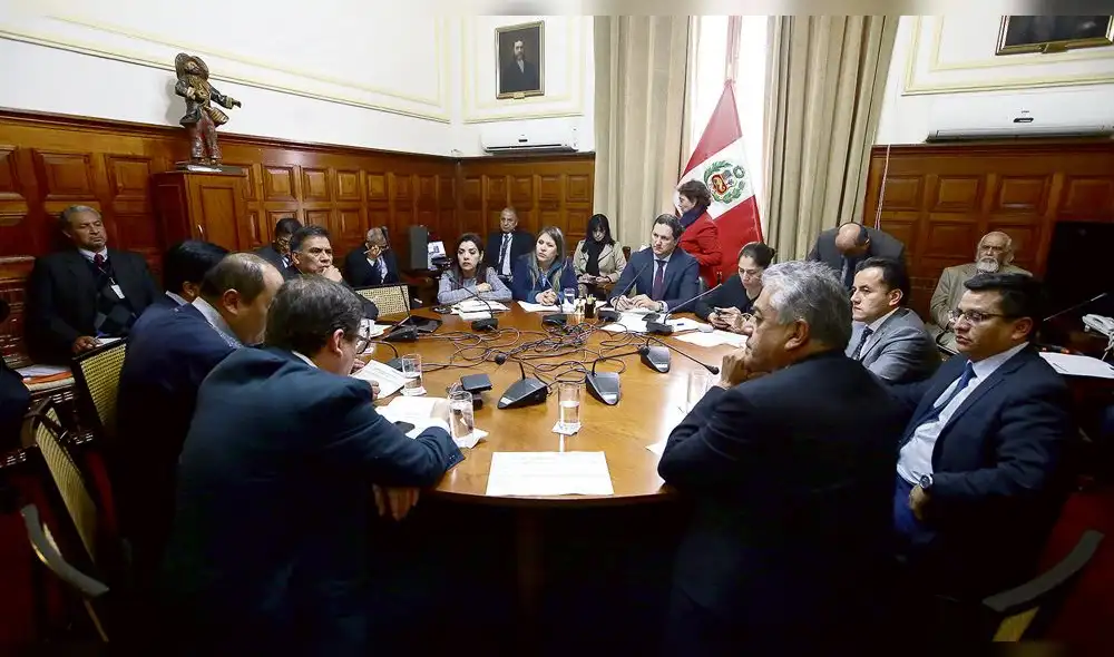 Rechazo al Congreso se mantiene por blindaje a políticos procesados