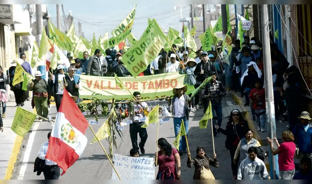 PRIMER DIA DE PARO EN EL VALLE DE TAMBO CONTRA PROYECTO TIA MARIA PRIMER DIA DE PARO EN EL VALLE DE TAMBO CONTRA PROYECTO TIA MARIA