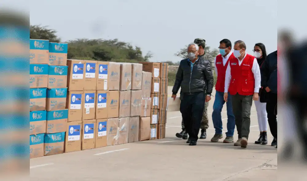 El premier Walter Martos entregó equipos de protección para los médicos de los hospitales. Foto: Gobierno Regional de Lambayeque. El premier Walter Martos entregó equipos de protección para los médicos de los hospitales. Foto: Gobierno Regional de Lambayeque.