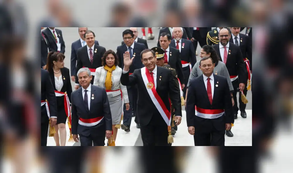 Martín Vizcarra se trasladó caminando al Congreso [VIDEO]