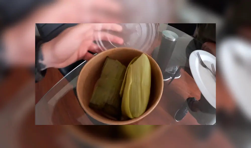 Desliza las imágenes para ver cómo luce este tamal criollo que es vendido por 14 soles en un restaurante peruano. Foto: Captura/Cholo Mena