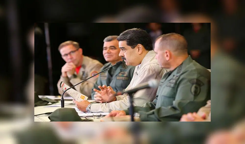 Nicolás Maduro estuvo acompañado del ministro para la Defensa, Vladimir Padrino López (2-i). Foto: Prensa Presidencial de Venezuela