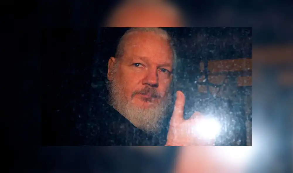 Pamela Anderson defiende a Julián Assange, el fundador de Wikileaks [FOTOS]