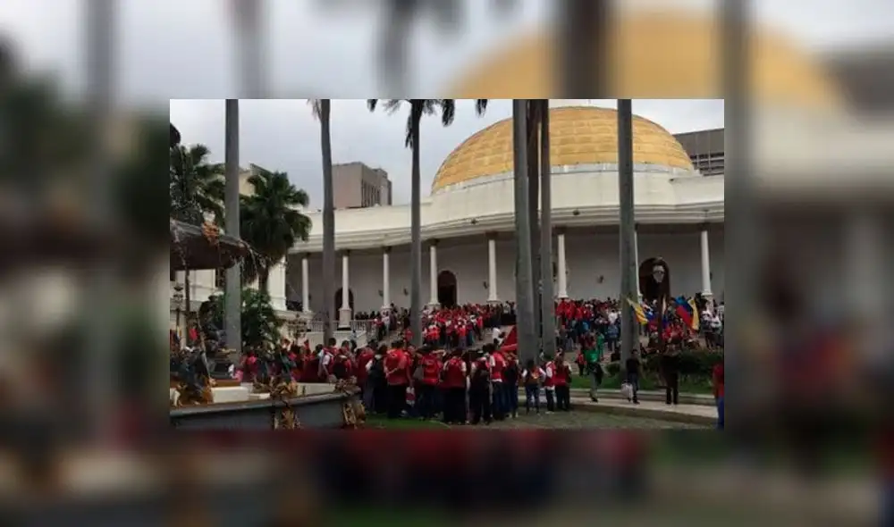  Venezuela: chavistas irrumpen con armas en Parlamento en el Día de Independencia [VIDEO]
