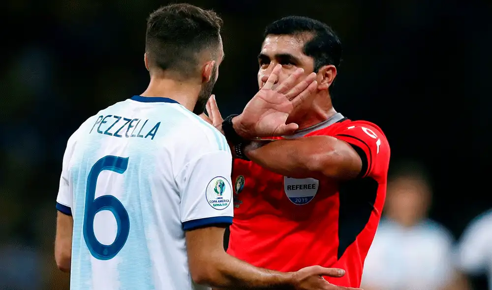 Messi y otro jugadores de la selección argentina quedaron molestos con Conmebol por el mal uso del VAR en la Copa América 2019. | Foto: EFE