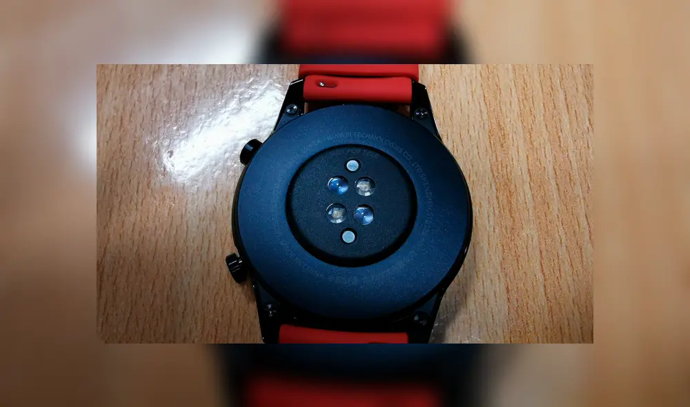 En la parte trasera vemos unos sensores que miden nuestra presión cardíaca. Foto: Juan José López. En la parte trasera vemos unos sensores que miden nuestra presión cardíaca. Foto: Juan José López.