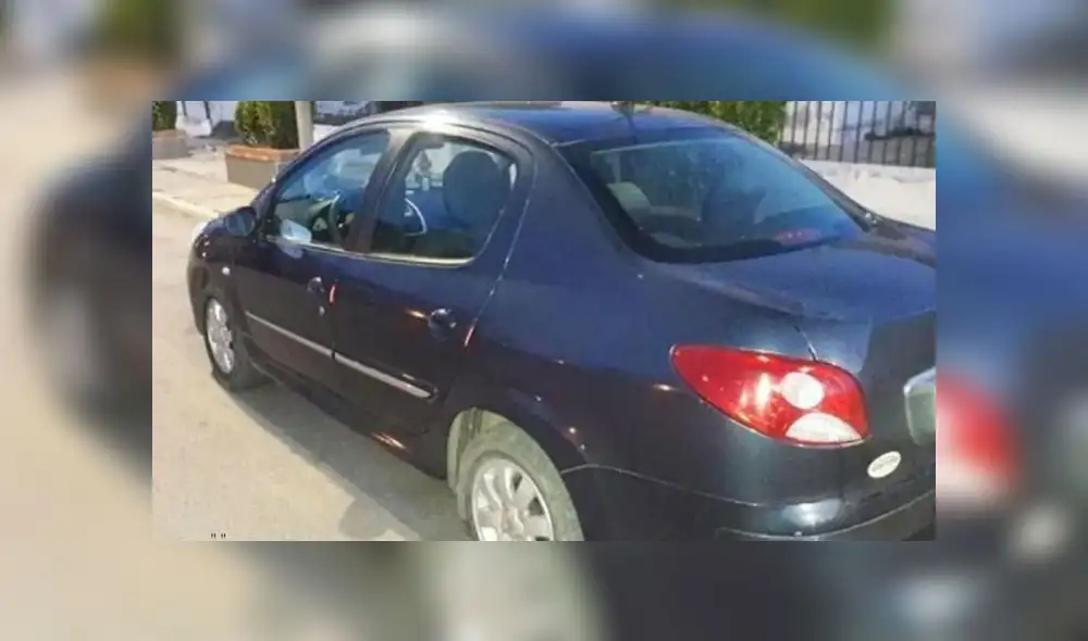 El automóvil dentro del cual fueron hallados los amantes. Fuente: Crónica. El automóvil dentro del cual fueron hallados los amantes. Fuente: Crónica.