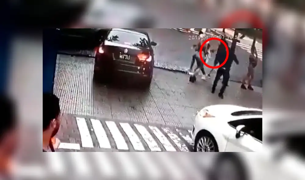 Cámara de seguridad registra momento en el que le dispararan a joven [VIDEO]