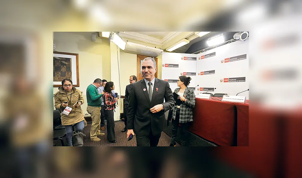 Pasos. Salvador del Solar dijo que desea promover un frente, más formal, con la ciudadanía. (Foto: GLR) Pasos. Salvador del Solar dijo que desea promover un frente, más formal, con la ciudadanía. (Foto: GLR)