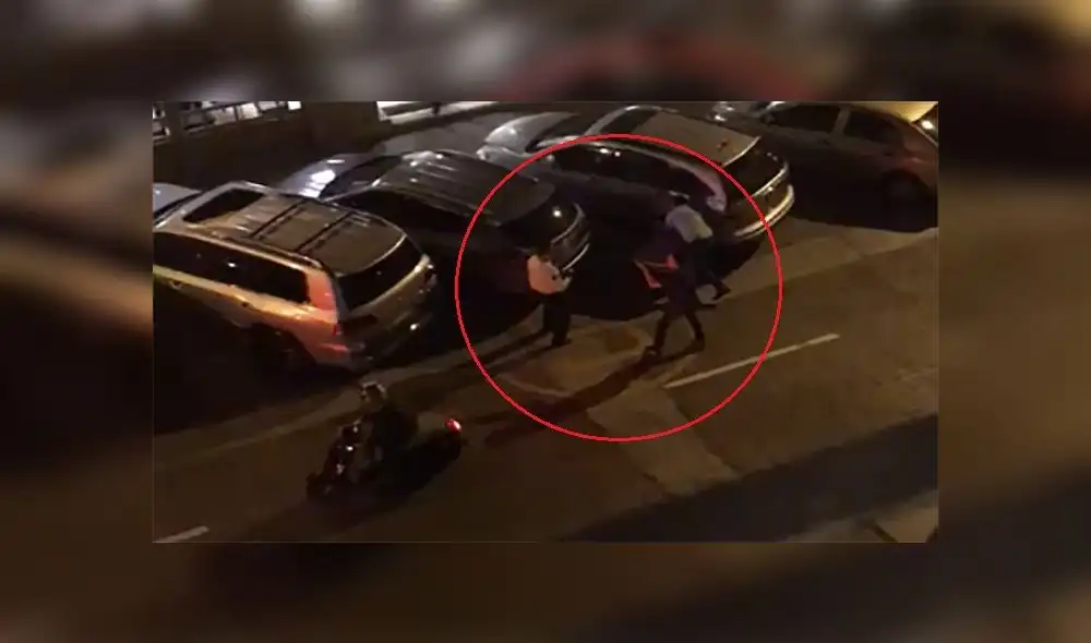 Captan momento en que un hombre es asaltado por tres sujetos en moto [VIDEO]