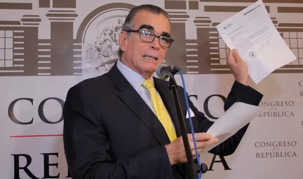 Pedro Olaechea leyó un pronunciamiento del Congreso. Señaló que el caso de los trabajadores mineros se ampliará en la Junta de Portavoces. Foto: La República.