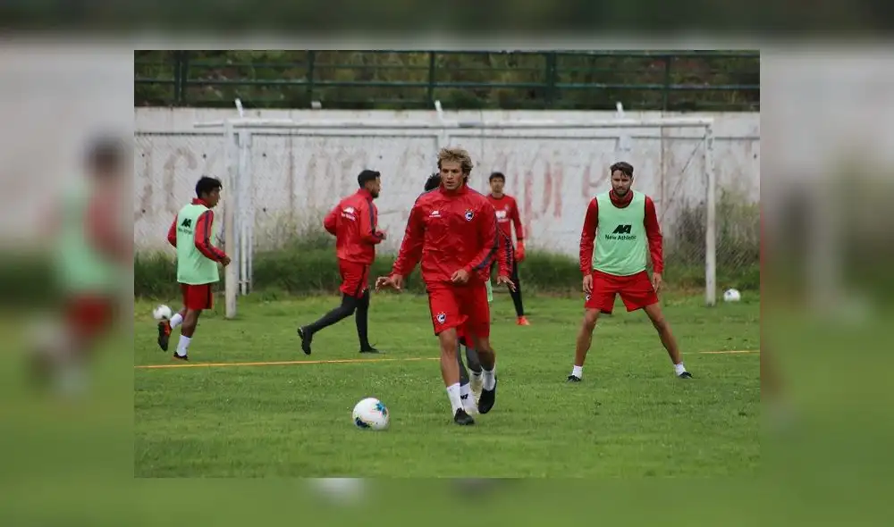 Juan Romagnoli es un referente en la delantera de Cienciano del Cusco. Juan Romagnoli es un referente en la delantera de Cienciano del Cusco.