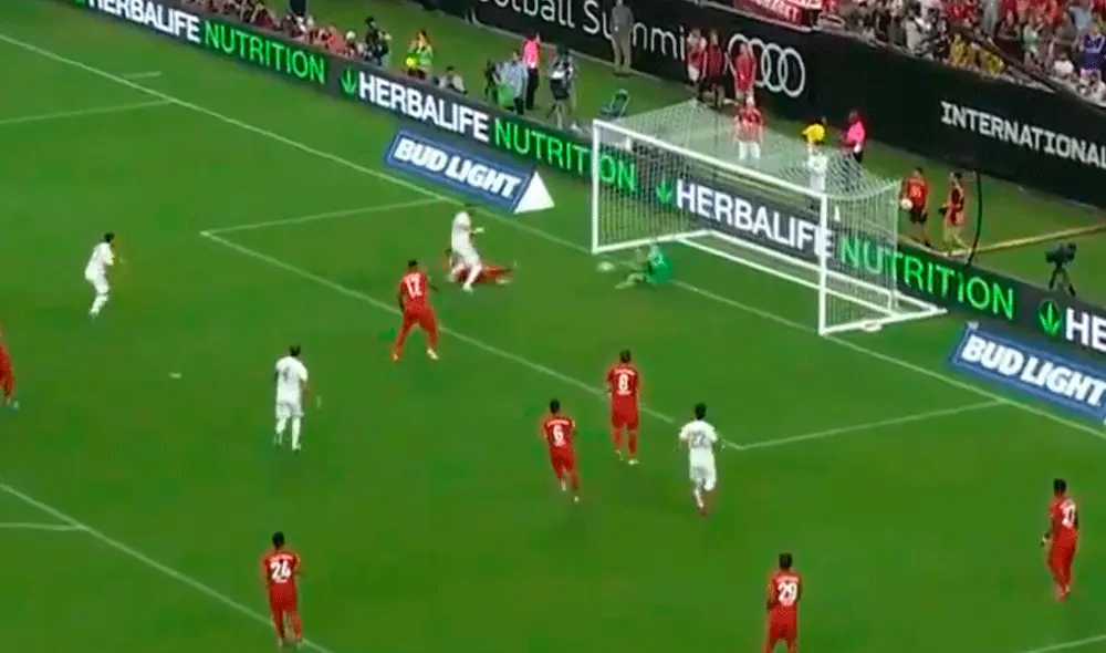 Manuel Neuer evitó el primer gol de Benzema al inicio del Real Madrid vs. Bayern Múnich. | Foto: DirecTV Manuel Neuer evitó el primer gol de Benzema al inicio del Real Madrid vs. Bayern Múnich. | Foto: DirecTV