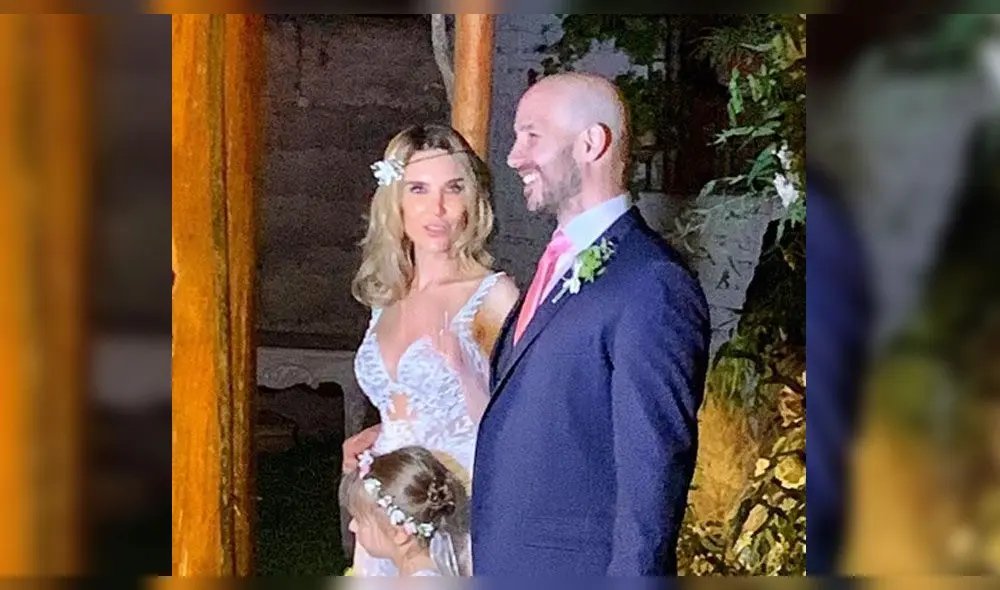 Juliana Oxenford deleitó en su matrimonio con interpretación de famosas canciones [VIDEO]