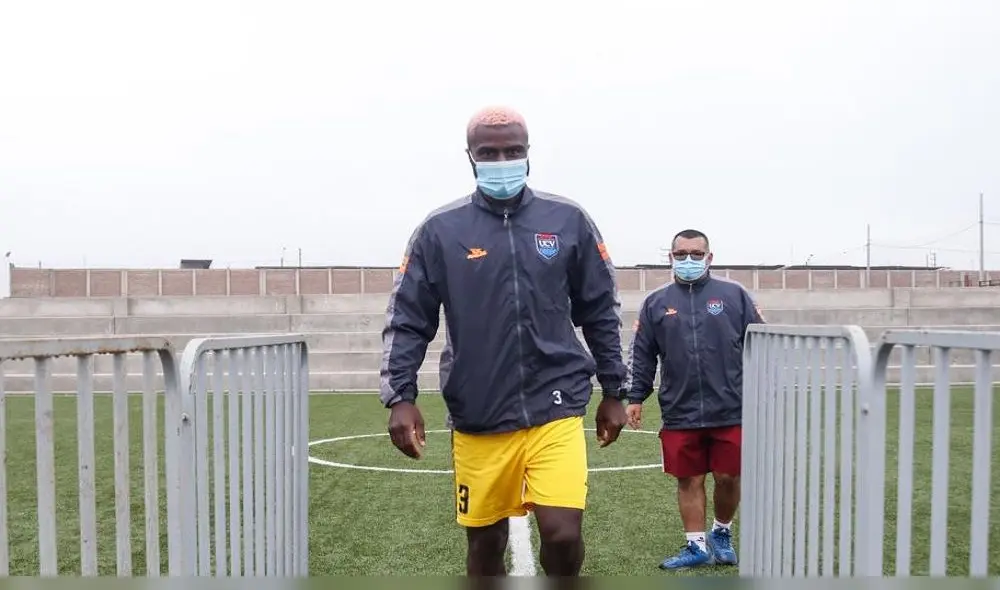 Christian Ramos a la salida del entrenamiento en la Villa Vallejiana. Foto: Prensa UCV. Christian Ramos a la salida del entrenamiento en la Villa Vallejiana. Foto: Prensa UCV.