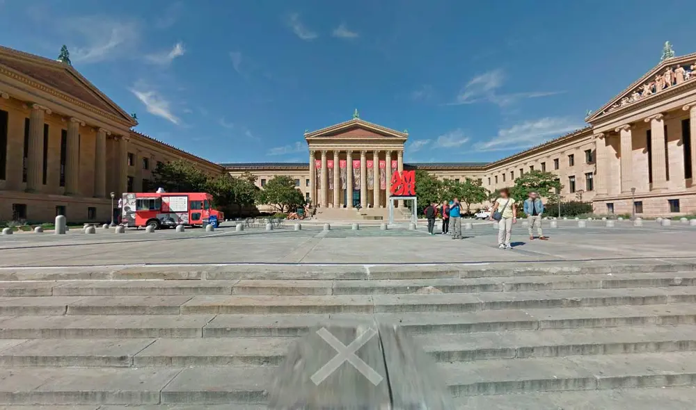 Desliza las imágenes para ver el lugar exacto en el que se filmó esta icónica escena de Rocky con Sylvester Stallone. Foto: captura de Google Maps Desliza las imágenes para ver el lugar exacto en el que se filmó esta icónica escena de Rocky con Sylvester Stallone. Foto: captura de Google Maps