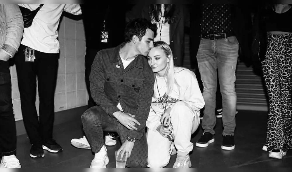 La actriz lució una holgada polera, pero no pudo ocultar su 'pancita'. (Foto: Instagram)