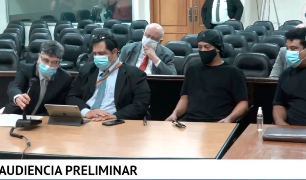 Ronaldinho sale libre en Paraguay tras permanecer detenido más de 5 meses. Ronaldinho sale libre en Paraguay tras permanecer detenido más de 5 meses.