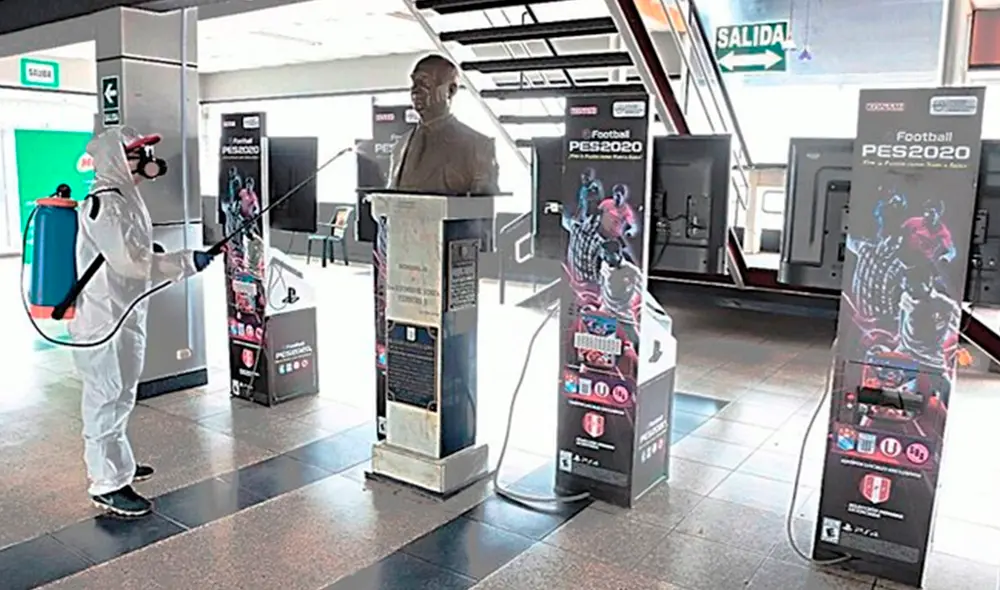 La barra principal de Alianza Lima desinfectó el estadio Alejandro Villanueva y la comisaría victoriana. (FOTO: Líbero).