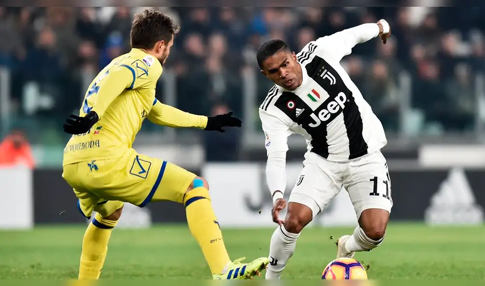 Juventus vs Chievo: potente remate de Douglas Costa para marcar el 1-0 [VIDEO]