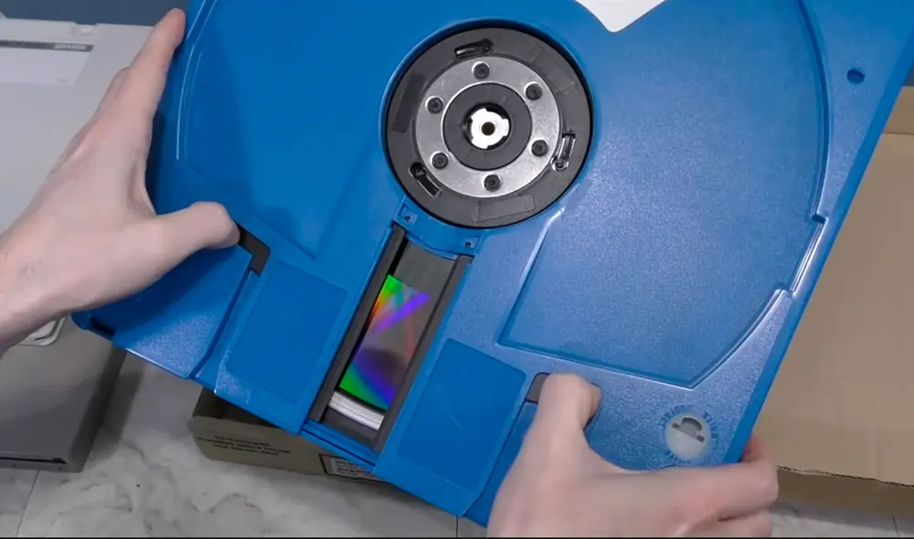 ¿Cuantos tipos de disquetes, cassettes, discos ópticos y otros formatos crees que existieron en el mercado? La respuesta te sorprenderá. Foto: 8-Bit Guy