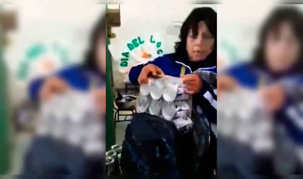 Maestra llevaba tarros de leche en su mochila. Maestra llevaba tarros de leche en su mochila.