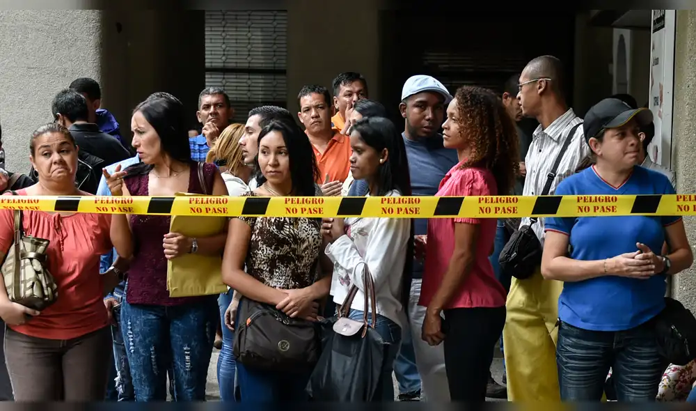 Multitud de venezolanos abarrota consulado de Chile por información sobre visa