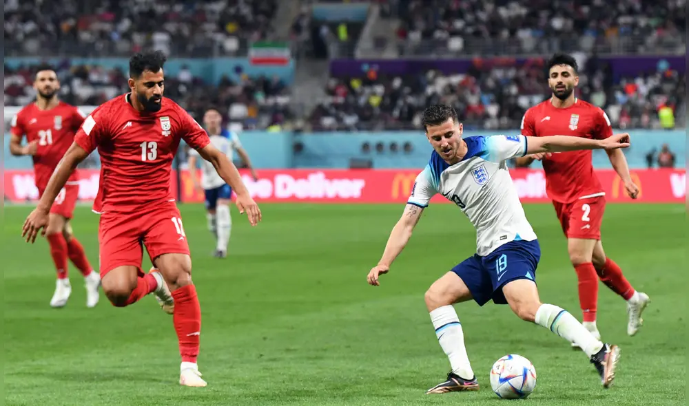 Mason Mount, de Inglaterra, en acción durante el partido de fútbol del grupo B de la Copa Mundial de la FIFA 2022. Foto: EFE