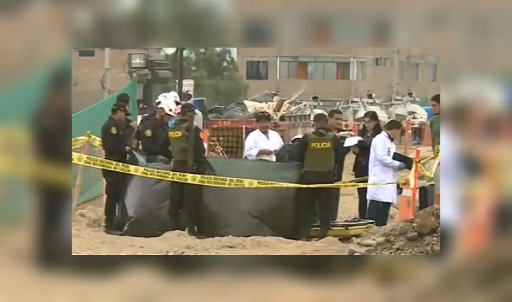 Los peritos de criminalística recogieron elementos que permitirán continuar la investigación.