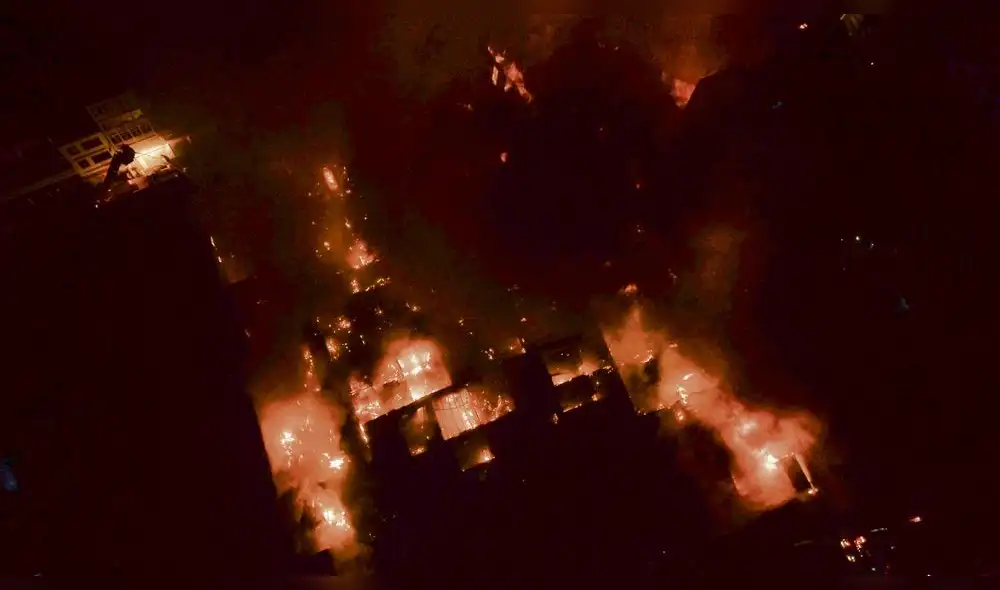 Incendio en Mesa Redonda