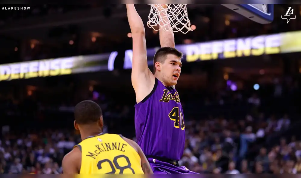 Lakers venció a los Warriors en gran duelo por la NBA