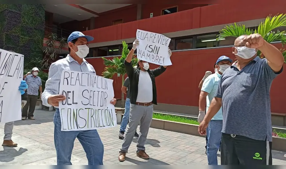 Trabajadores de construcción civil exigen bono al Estado. Foto: Vanessa Trebejo