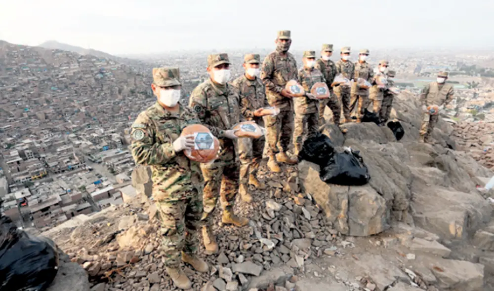 Ayuda. Personal de las Fuerzas Armadas llevan ayuda a diversos barrios pobres del país.