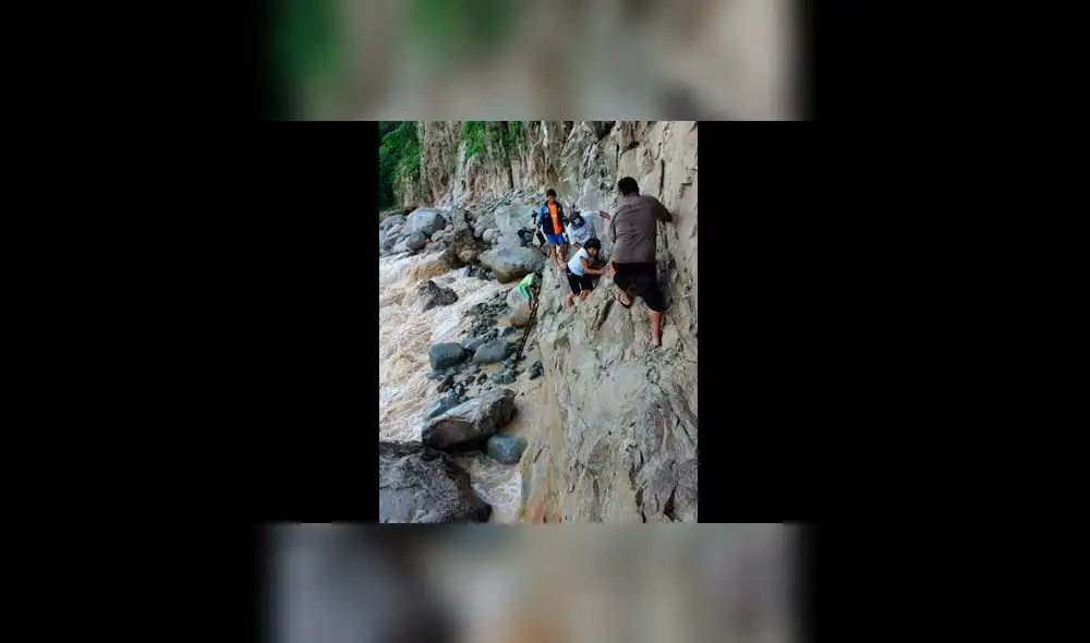 Huaicos en Perú: pobladores de Incahuasi arriesgan sus vidas para buscar alimentos y medicinas [VIDEO]