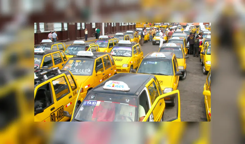 Vía Facebook: recorre con 'tico convertible' las calles de Lima y sorprende en las redes [FOTOS]