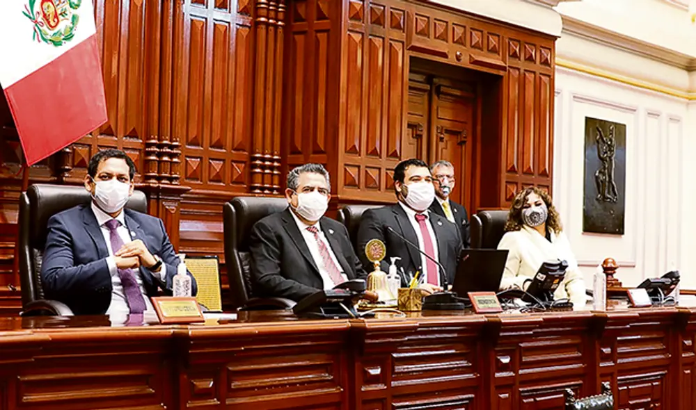 Congreso. Mesa Directiva dirigió la sesión del Pleno por casi doce horas de debate. Congreso. Mesa Directiva dirigió la sesión del Pleno por casi doce horas de debate.