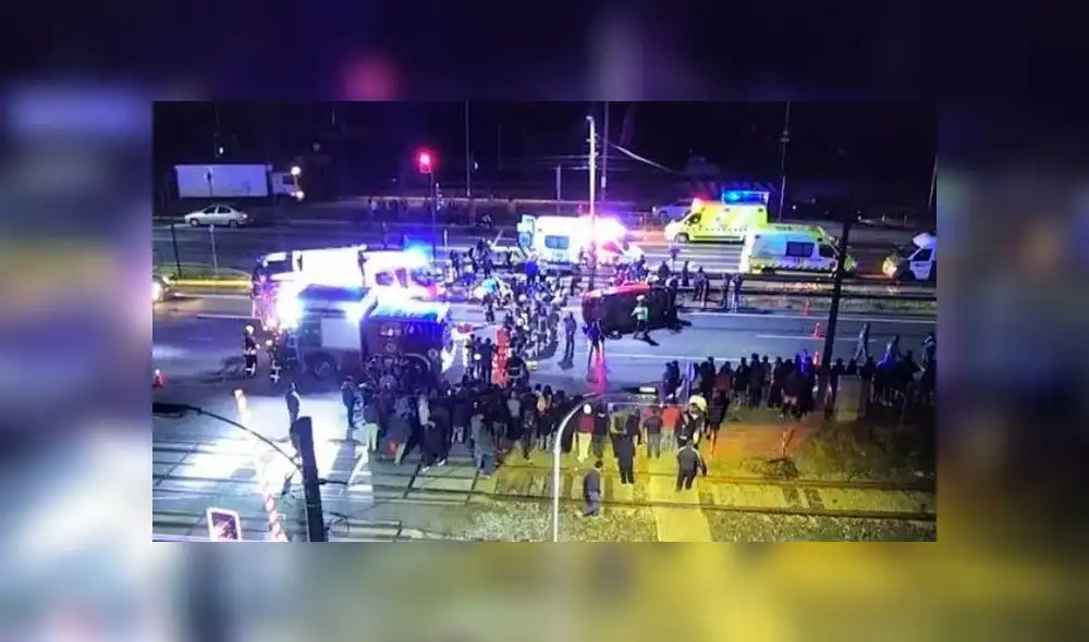 Vehículo embiste a un grupo de manifestantes, mata a 2 personas y hiere a otras 11. Foto: Twitter