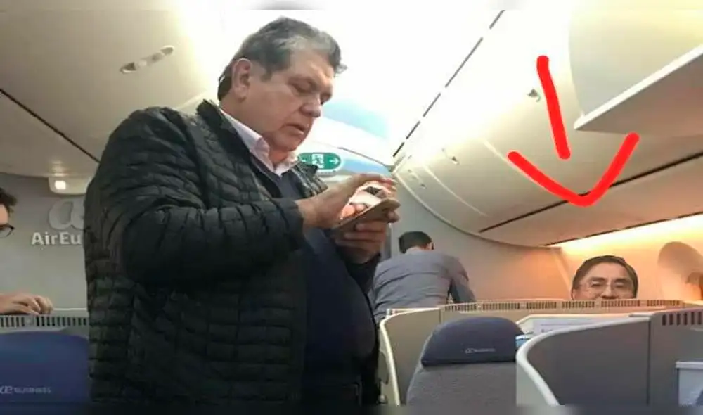 Vía Facebook: ¿es verdad que César Hinostroza y Alan García viajaron en el mismo avión a España? [FOTOS]