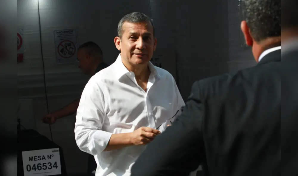 Expresidente Ollanta Humala acudió con su esposa, Nadine Heredia, a votar en Surco. Foto. Virgilio Grajeda / La República.