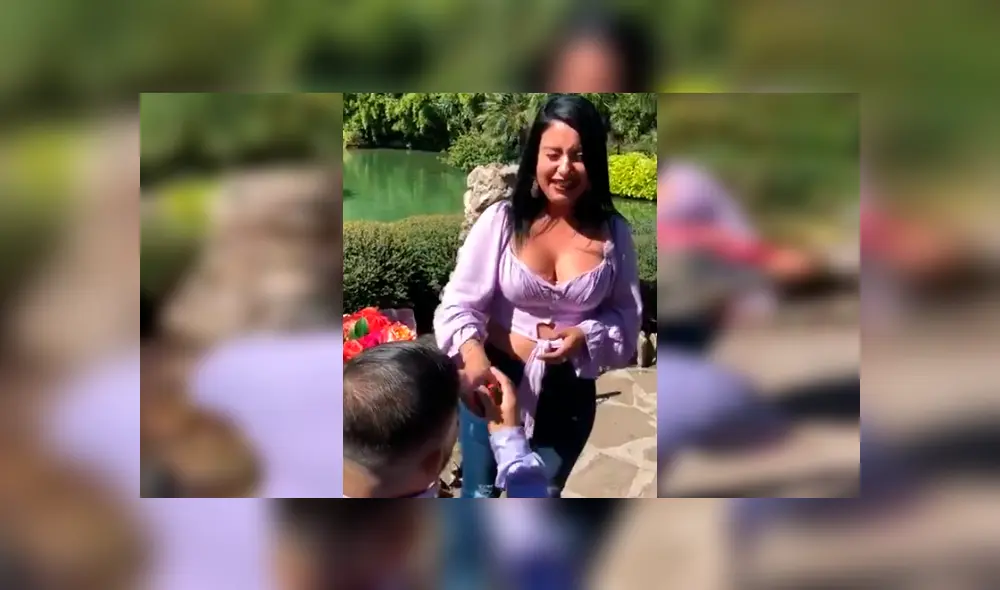 Hombre quiso sorprender a su novia con romántica pedida de matrimonio, pero esta arruinó el emotivo momento con su curiosa reacción. Hombre quiso sorprender a su novia con romántica pedida de matrimonio, pero esta arruinó el emotivo momento con su curiosa reacción.
