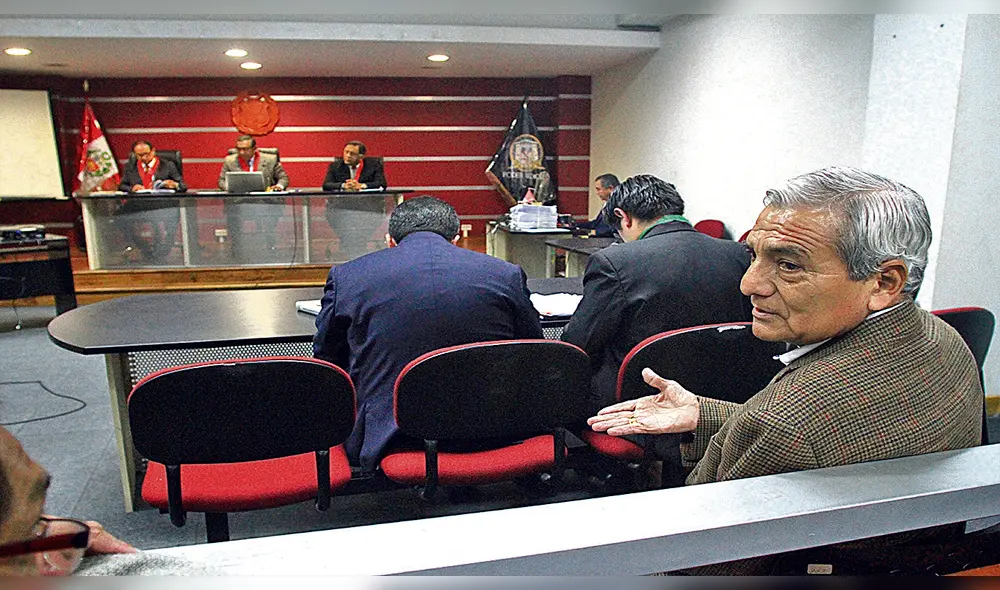 En manos del tribunal. Tras 12 años de proceso por el caso “Escuadrón de la muerte”, el coronel PNP (r) Elidio Espinoza confía en salir absuelto. En manos del tribunal. Tras 12 años de proceso por el caso “Escuadrón de la muerte”, el coronel PNP (r) Elidio Espinoza confía en salir absuelto.