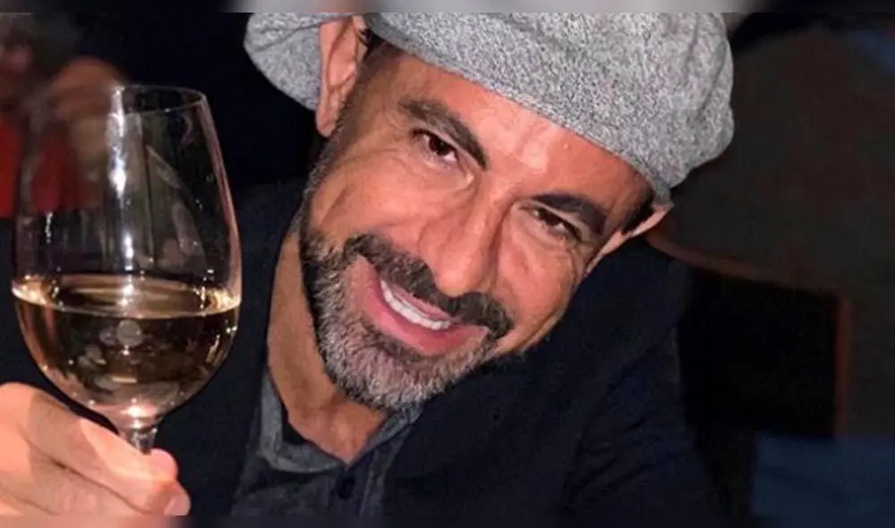 Sheyla Rojas permite que millonario Fidelio Cavalli le bese el cuello [VIDEO]