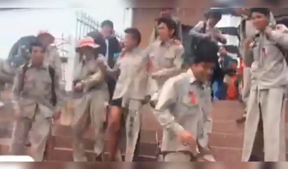Estudiantes de Cusco rompieron sus uniformes como símbolo de despedida [VIDEO]